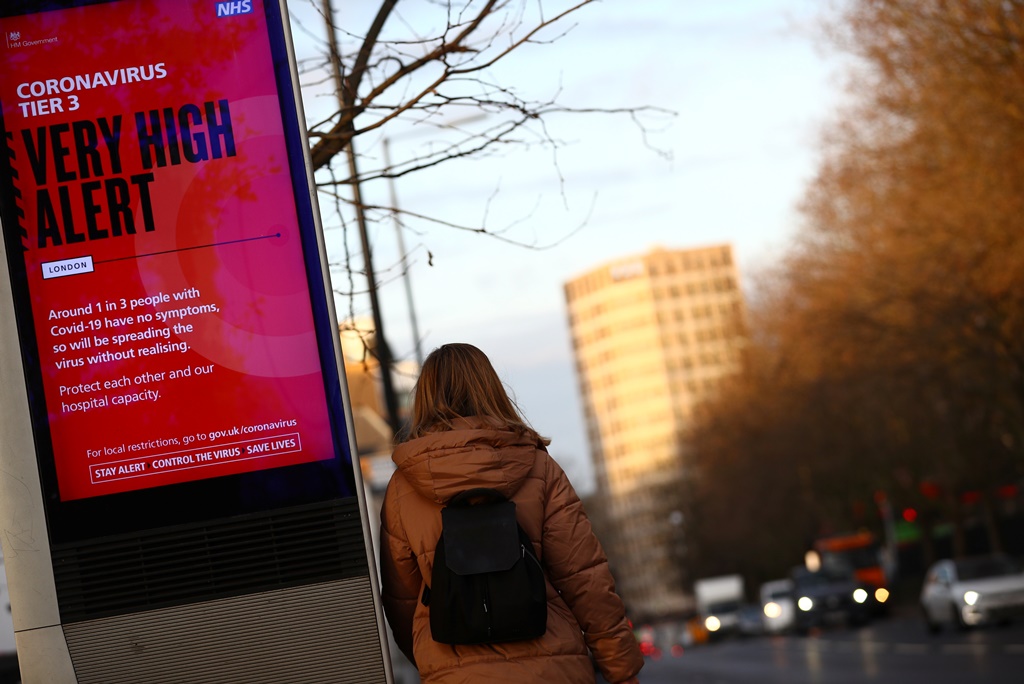 لندن خلال الأعياد عادت إلى شبه إغلاق تام (رويترز)