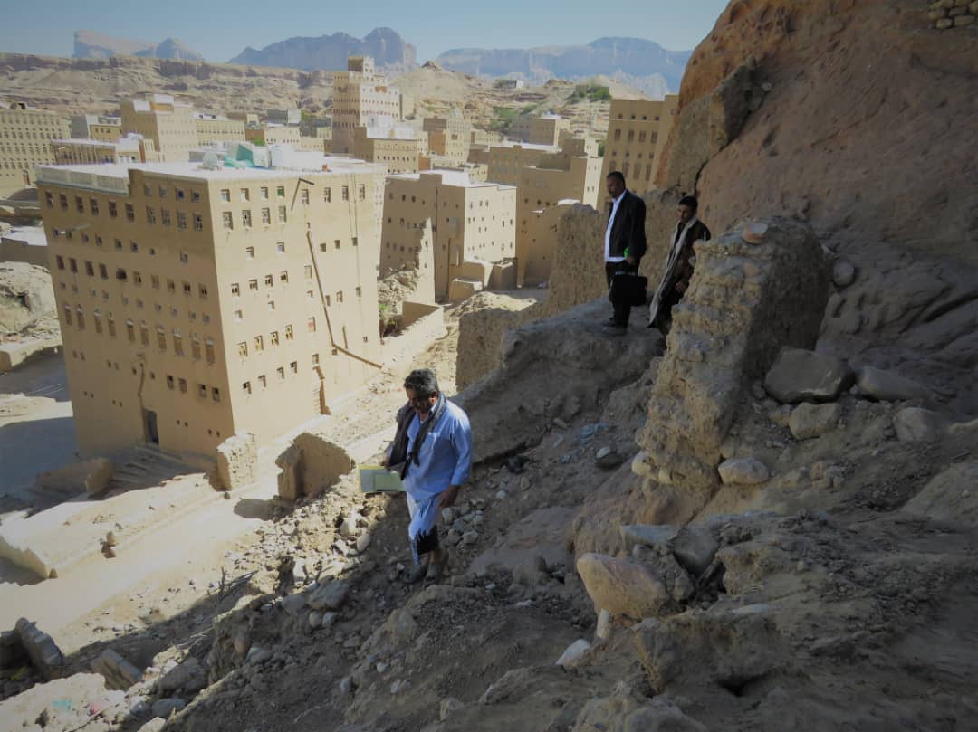 فريق المسح الميداني في حبان.jpg