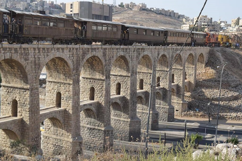 من أبرز الآثار العمرانية العثمانية في الأردن سكة حديد الحجاز الممتدة من أقصى البلاد إلى جنوبها (مؤسسة سكة حديد (الحجاز.jpg