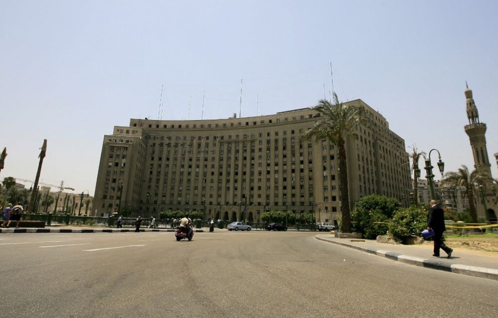 مقر مجمع التحرير يضم عدداً من المصالح الحكومية المتنوعة بوسط العاصمة المصرية (أ ف ب).jpg