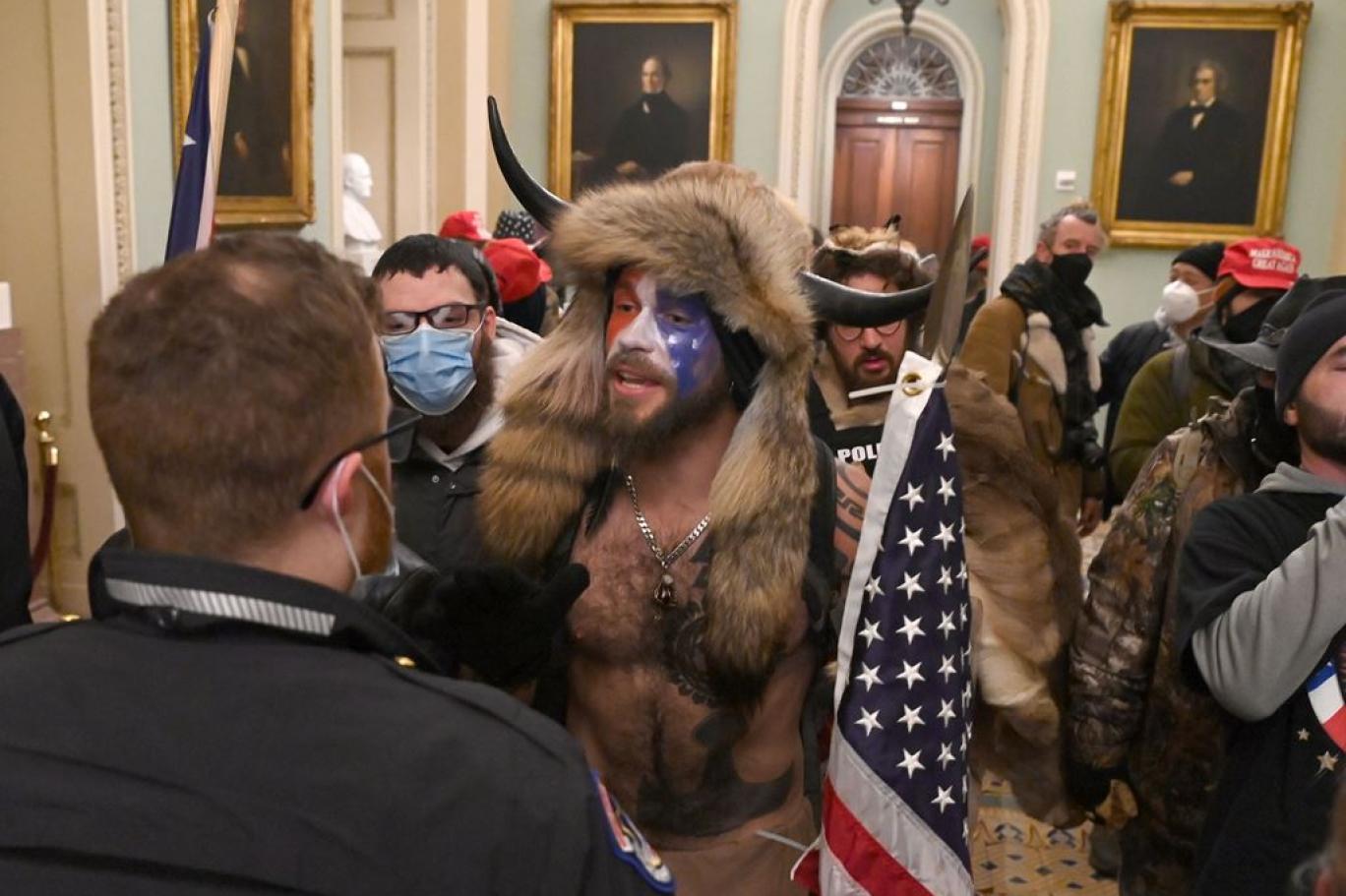 أنصار ترمب يقتحمون  مبنى الكابيتول  (أ ف ب).jpg