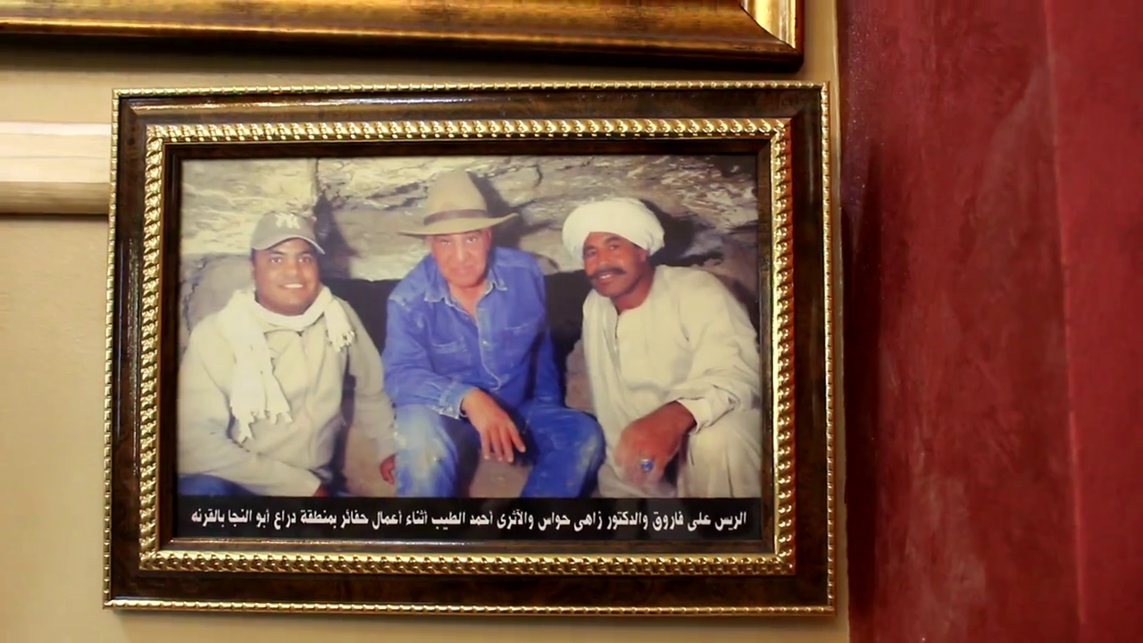 الريس_علي_فاروق_مع_عالم_الآثار_الشهير_زاهي_حواس.png