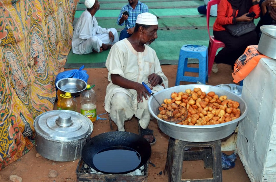 استهلاك كبيرللفحم في المناسبات والمطاعم( حسن حامد).jpg