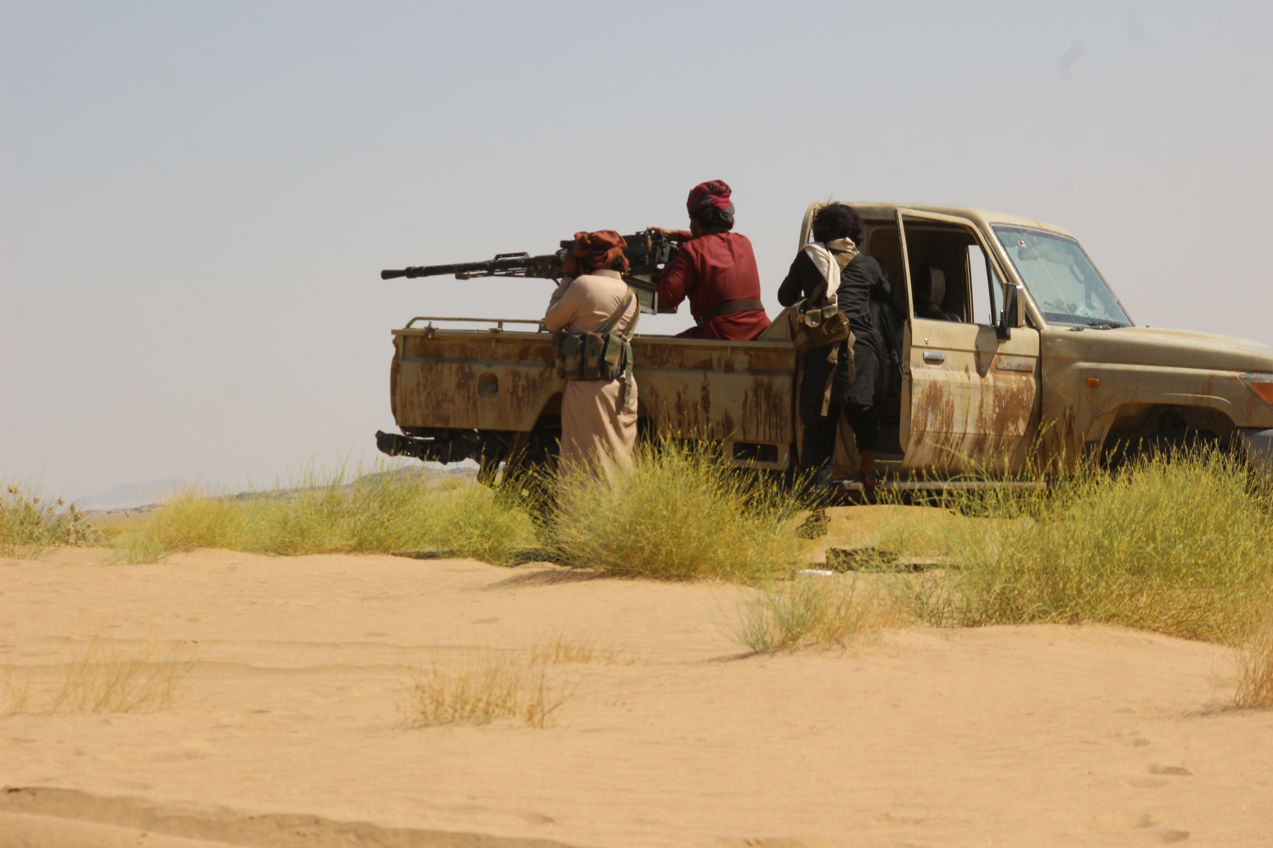 قوات الشرعية والقبلية الموالية لها في مواجهات مأرب (اندبندنت عربية | هشام الشبيلي)