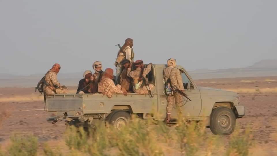 قوات الشرعية والقبلية الموالية لها في مواجهات مأرب (اندبندنت عربية | هشام الشبيلي)