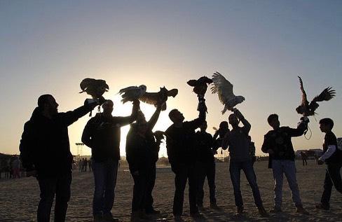 صور لفريق البوم التطوعي ضمن الفعالية التي نظموها في الكويت (فريق البوم التطوعي)