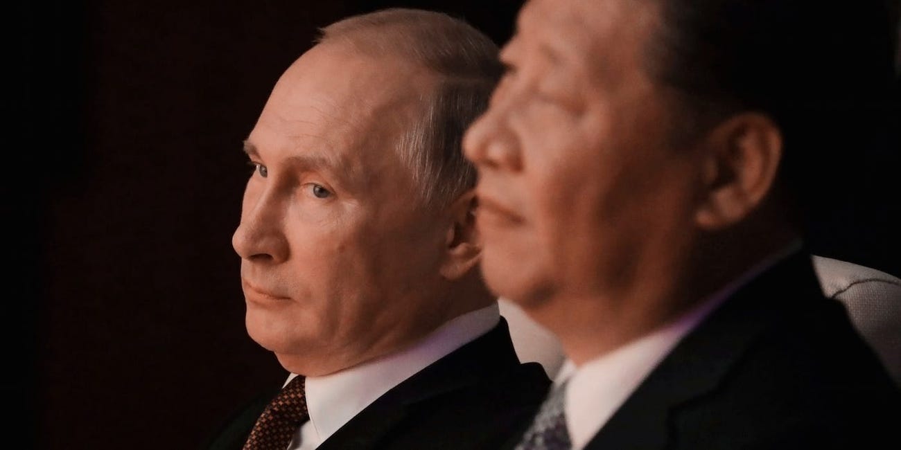 الرئيس الروسي فلاديمير بوتين وبجانبه نظيره الصيني شي جينبينغ (رويترز).jpg