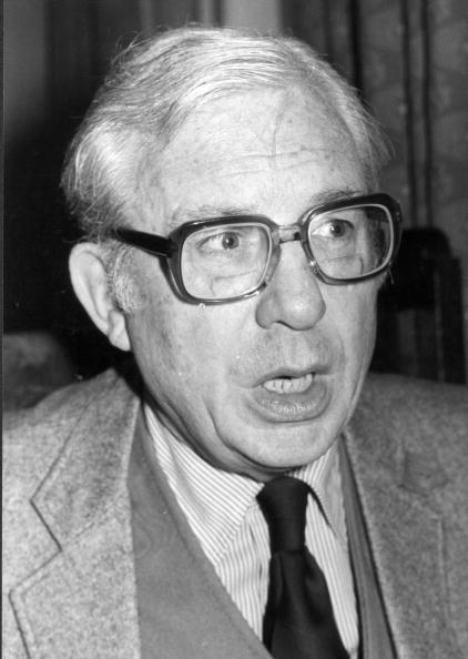 مايلز كوبلاند في صورة تعود الى العام 1981 أي قبل 10 سنوات من وفاته (غيتي).jpg