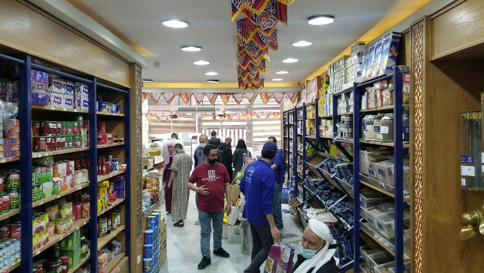 المحال اليمنية في القاهرة توفر الأطعمة الموسمية للمهاجرين (اندبندنت عربية)