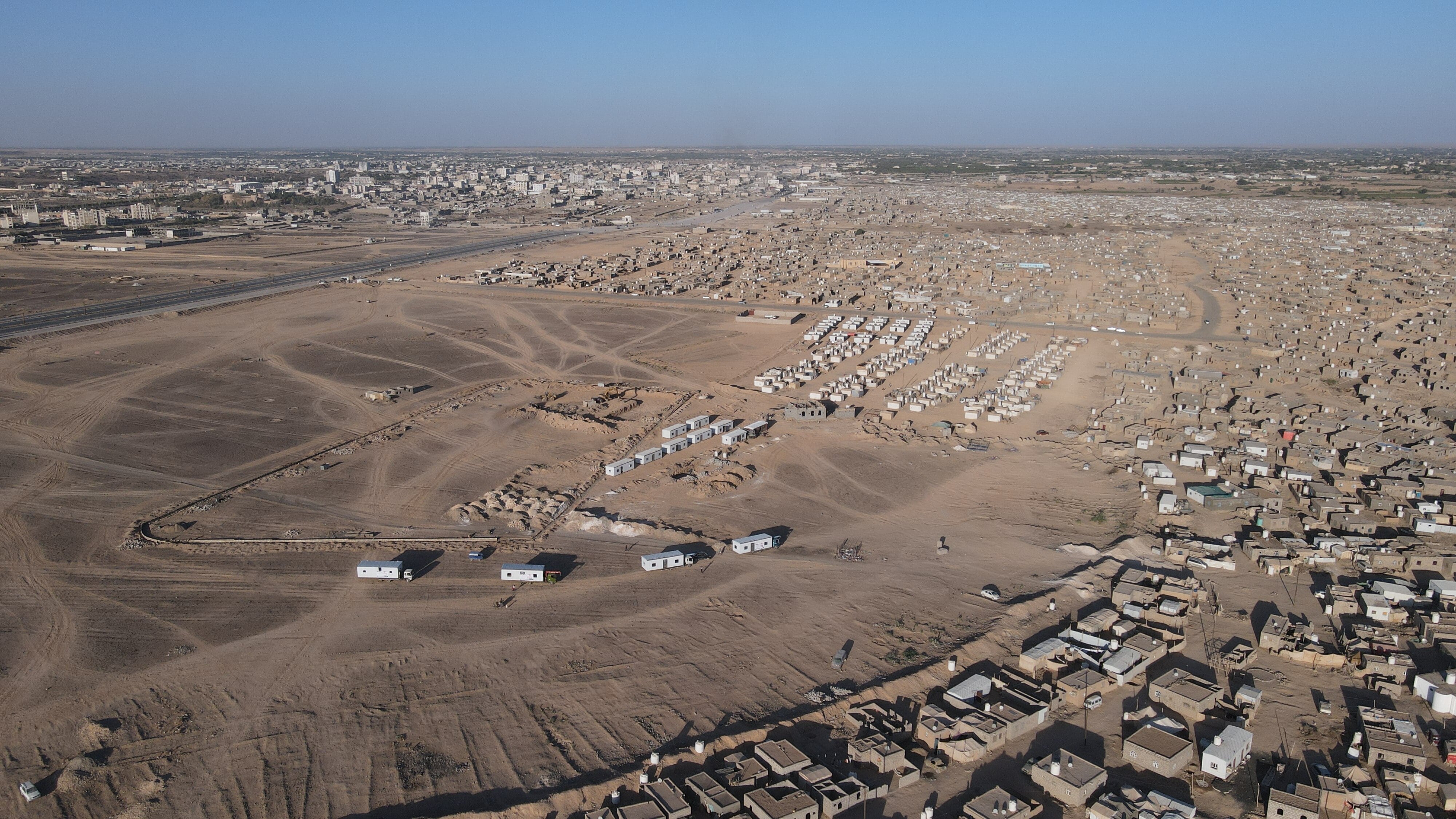 مخيم للنازحين اليمنيين على حدود محافظة مأرب (اندبندنت عربية)