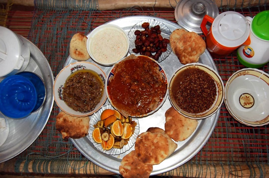 المائدة_التقليدية_الرمضانية_السودانية(_حسن_حامد).jpg