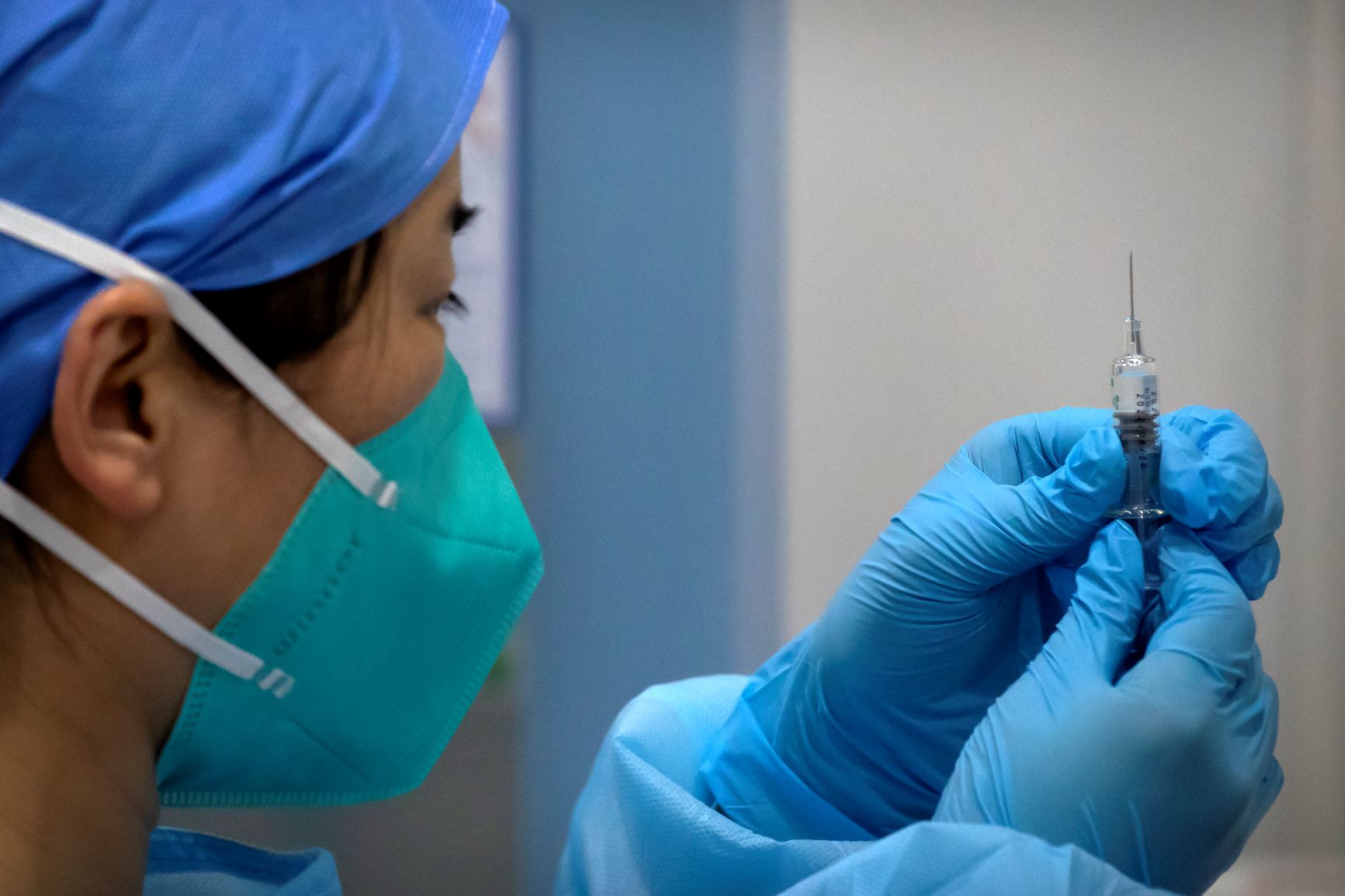 يشكل التطعيم الوسيلة العلمية في تحقيق مناعة القطيع ضد الأوبئة