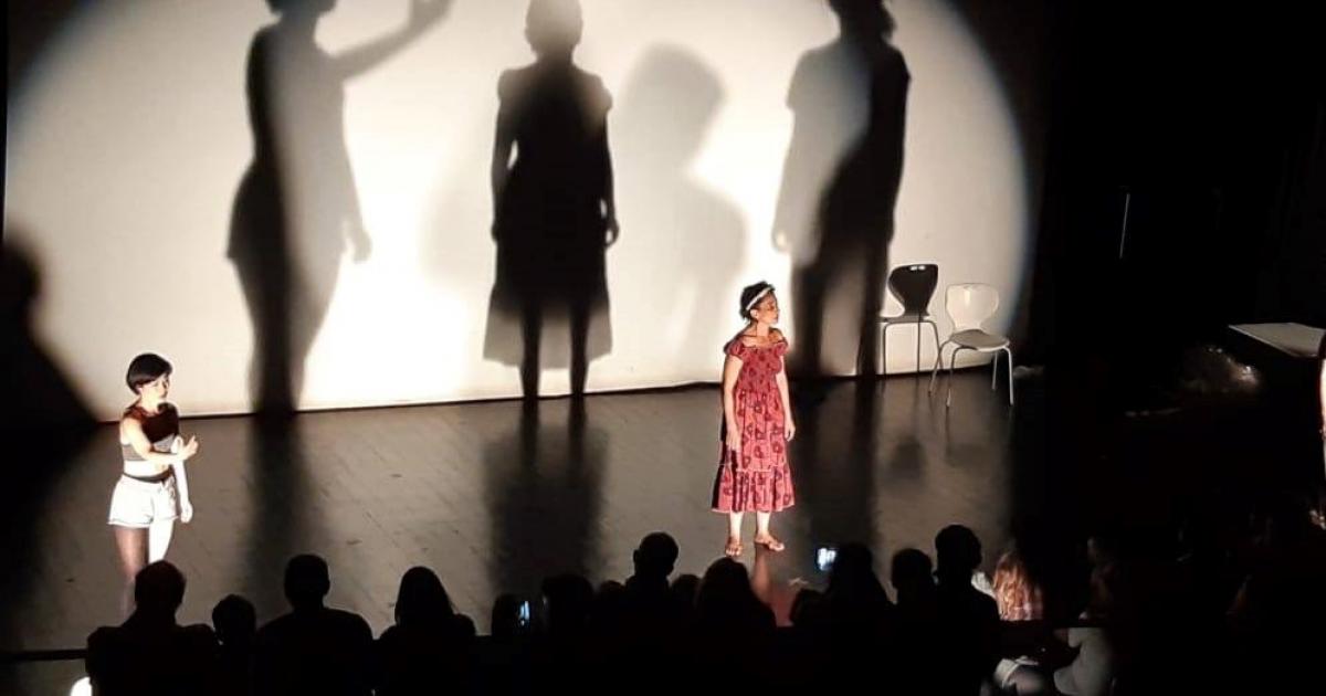 مسرح شبابي مغري.jpg