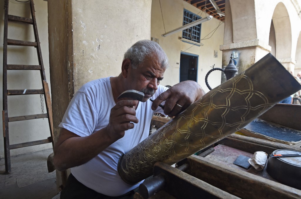 في مصر عشرات الحرف التراثية وكلها معرضة بدرجات متفاوتة للاندثار  (أ ف ب).jpg