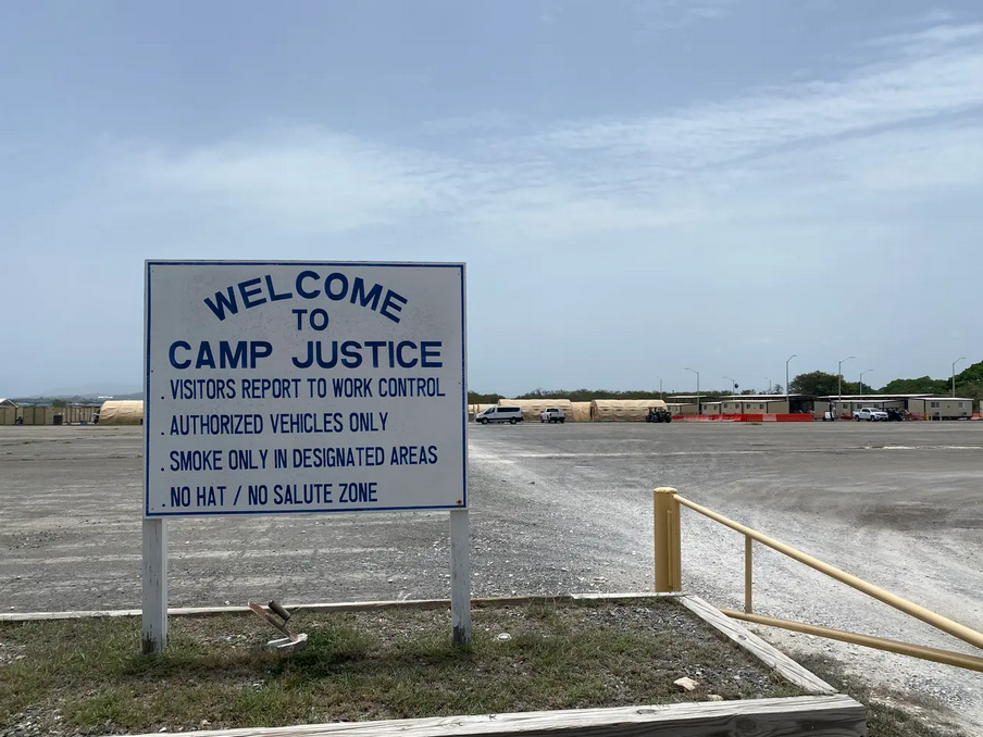 على مدار عشرين سنة، تداول العالم صوراً متنوعة عن مجريات الأمور في معتقل "غوانتانامو"