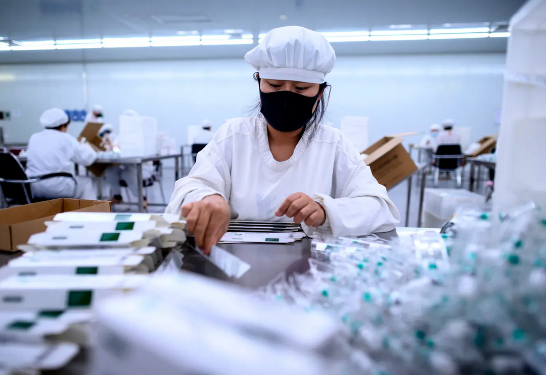 استغلت الصين أنانية الغرب في اللقاح كي تنشر لقاحها في الدول الفقيرة 