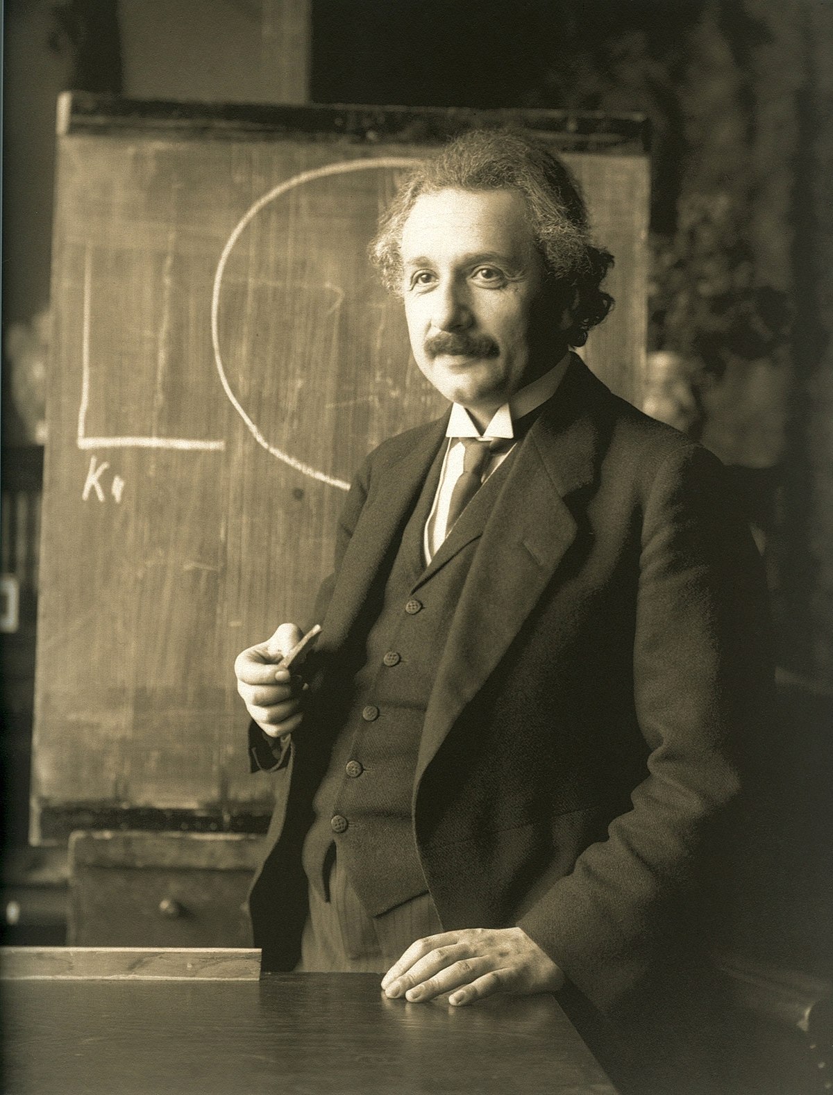 Einstein_1921_by_F_Schmutzer_-_restoration.jpg