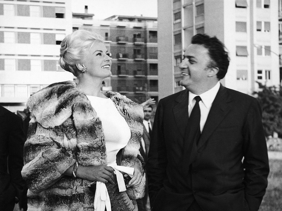 Anita-Ekberg-Federico-Fellini-AP.jpg