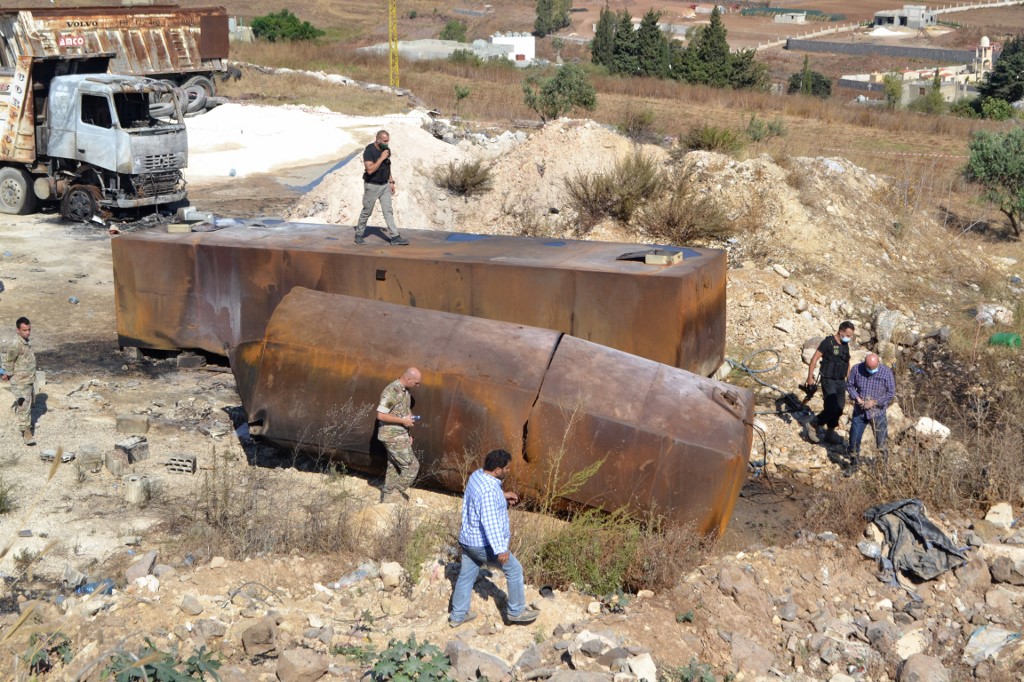 صادر الجيش اللبناني خزان الوقود في إطار حملة لمصادرة البضائع المخزنة (أ ف ب)