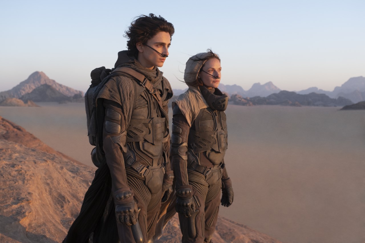 thumbnail_64614-DUNE_-_Timoth__e_Chalamet_and_Rebecca_Ferguson.jpg
