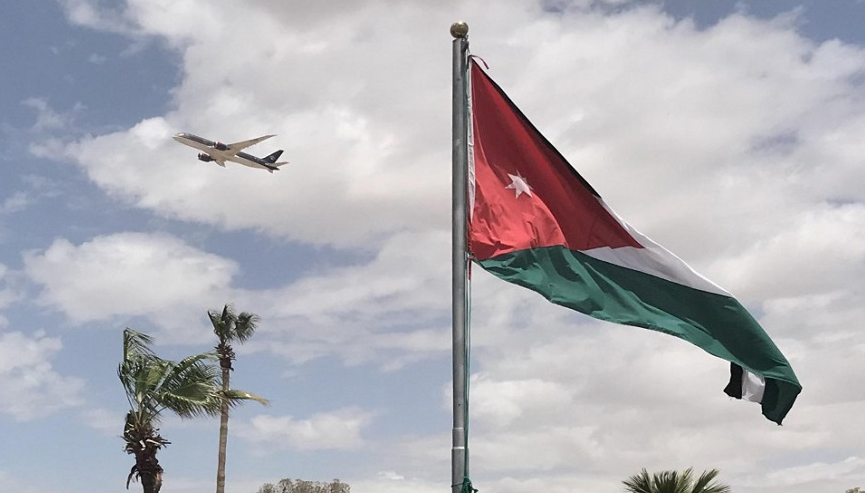 طائرة أردنية تغادر مطار الملكة علياء في العاصمة عمان (اندبندنت عربية - صلاح ملكاوي) 