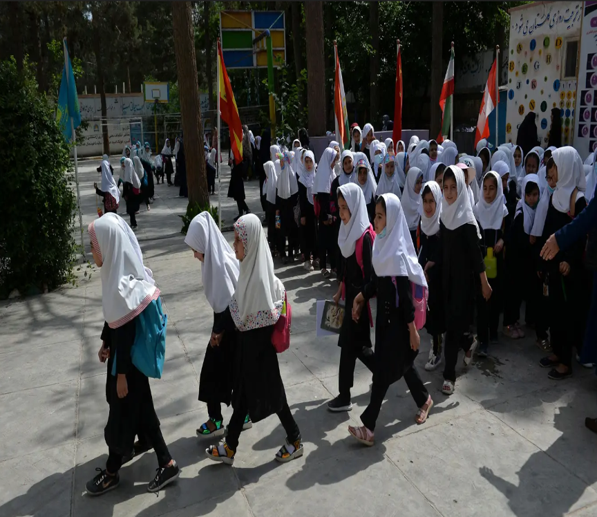 مدرسة للصغيرات في كابول ما بعد سقوط نظام "طالبان" سنة 2001 