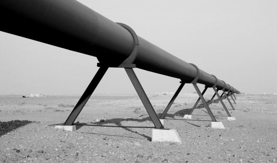 يمتد الأنبوب النفطي لمسافة 1648 كم من السعودية إلى صيدا اللبنانية مروراً بالأردن (واس) 