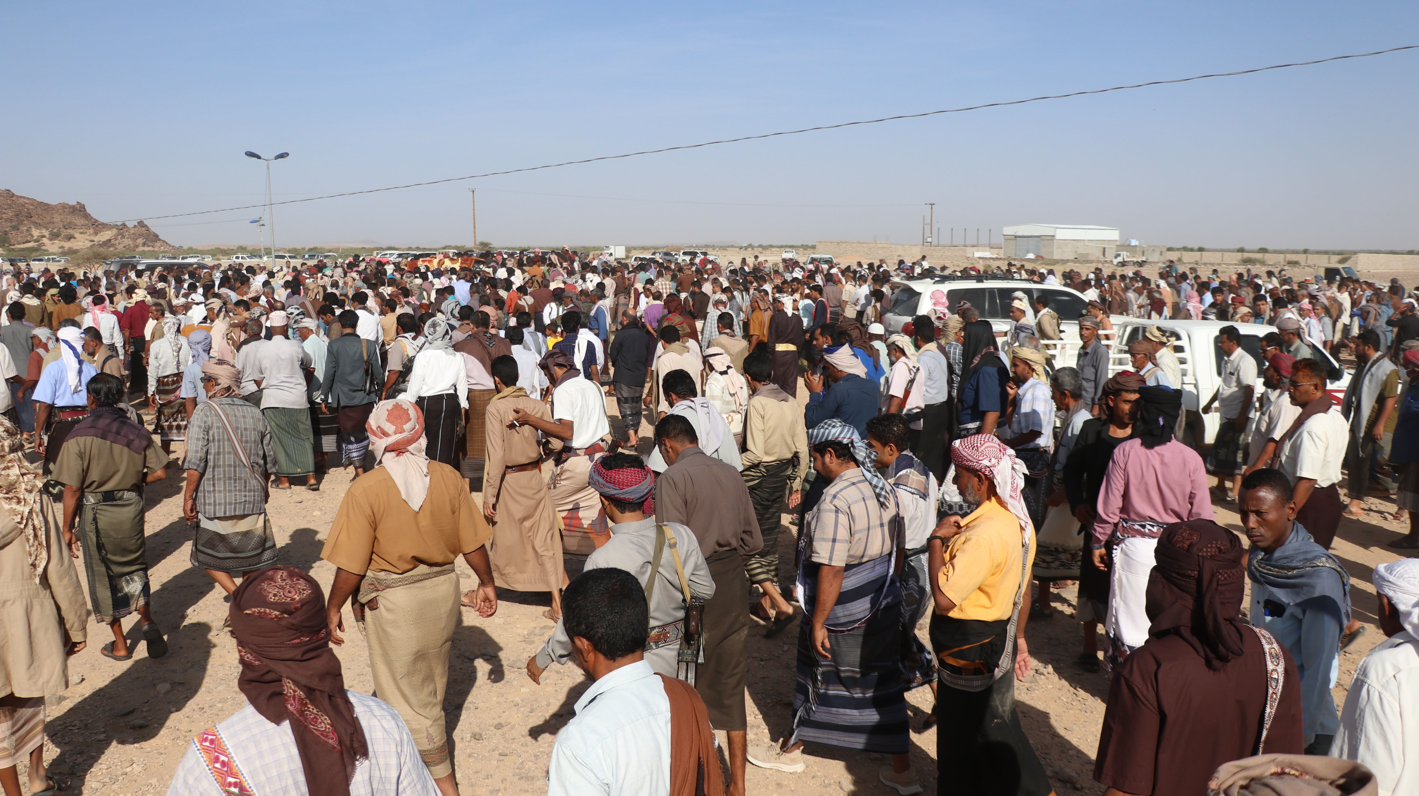 حشود كبيرة تحضر لتشييع ضحايا انفجار عدن (اندبندنت عربية)