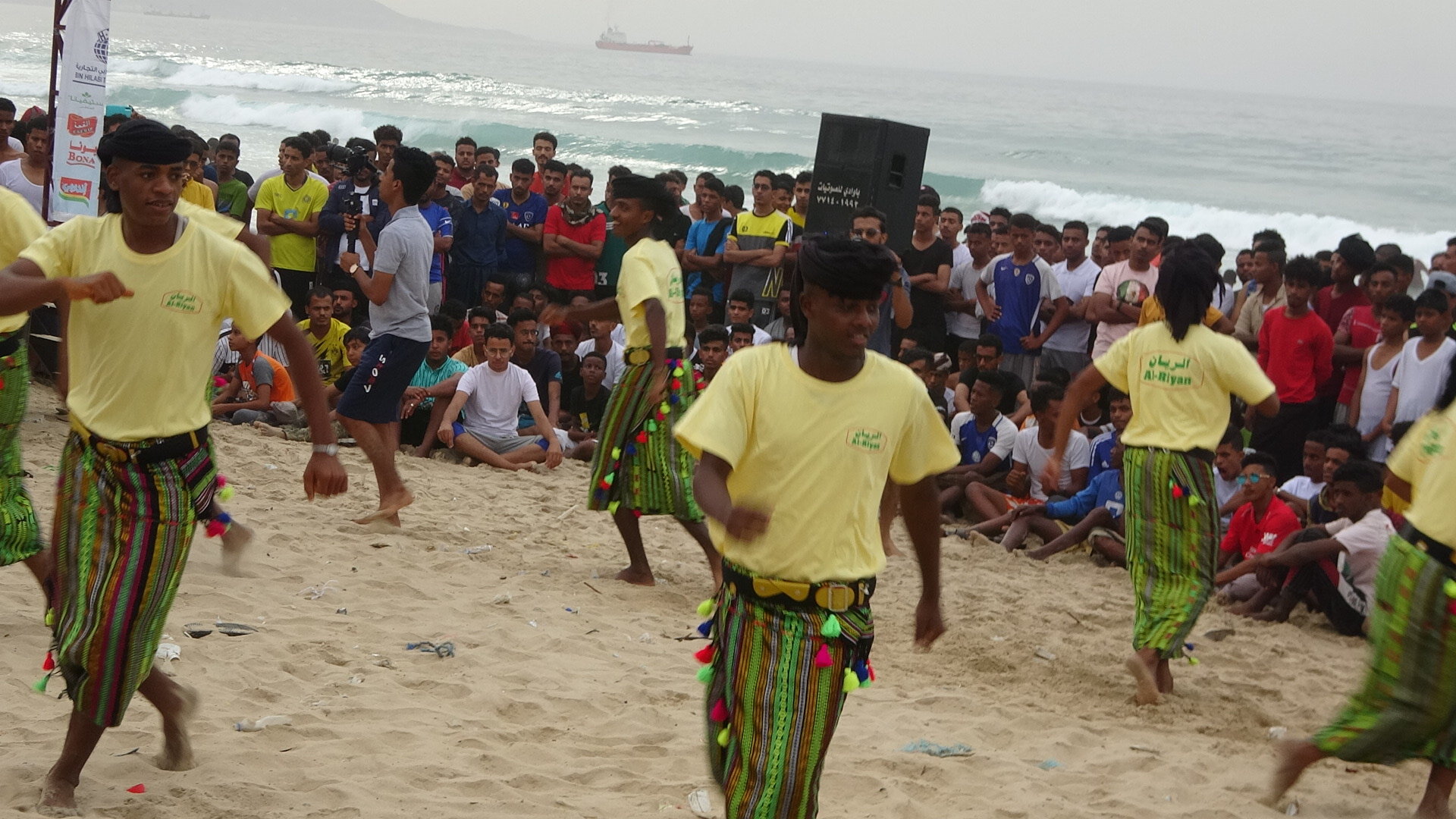 رقصة من التراث البحري الحضرمي (اندبندنت عربية)