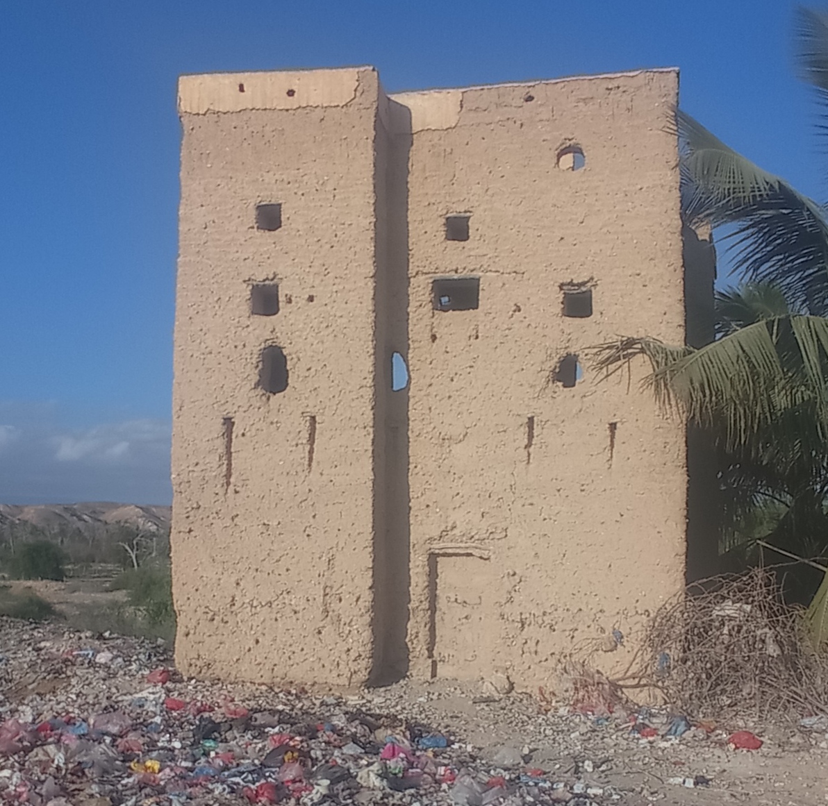 حصن الغارق في منطقة المشقاص في حضرموت (اندبندنت عربية)