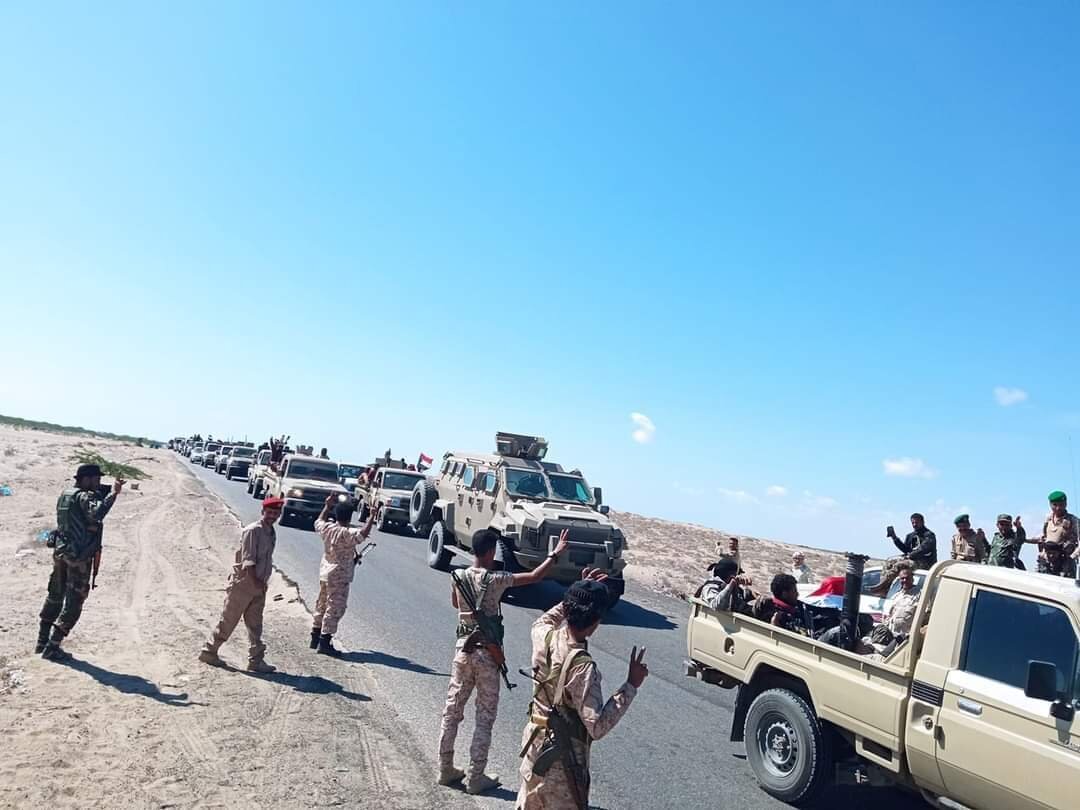 يرصد الناشطون على تويتر خط سير الألوية في الرحلة التي تستغرق قرابة الـ10 ساعات (مواقع التواصل الاجتماعي)