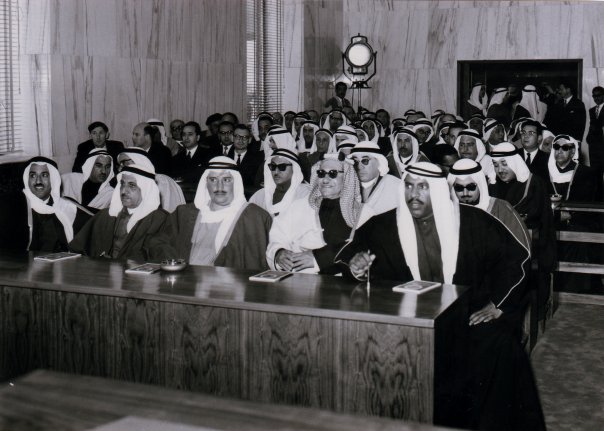 نواب المجلس التأسيسي أثناء الجلسة في 1962 (كونا)