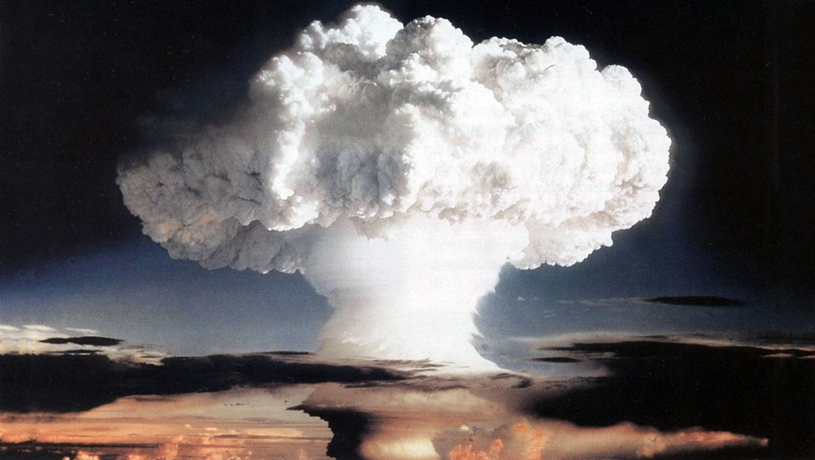 صورة من الجو لتجربة تفجير نووي 