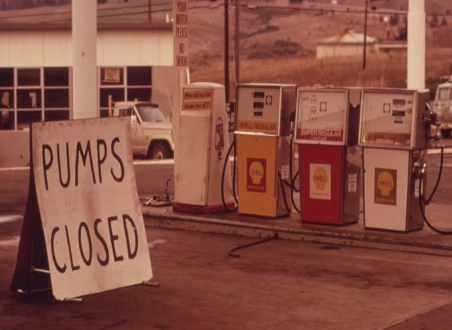 شكلت محطات الوقود المقفلة جزءاً من مشهدية تاريخية لأزمة الطاقة في سبعينيات القرن العشرين 