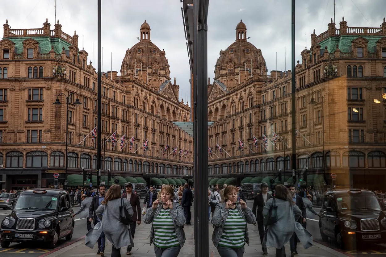 Harrods is close to the home of Zamira Hajiyeva_GettyImages-1051889154.jpg