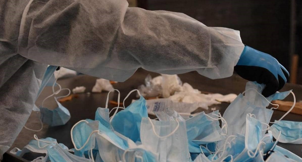 أصحاب المنشآت الطبية ملزمون بالتخلص من النفايات الطبية بحسب القواعد المنصوص عليها (أ ف ب)