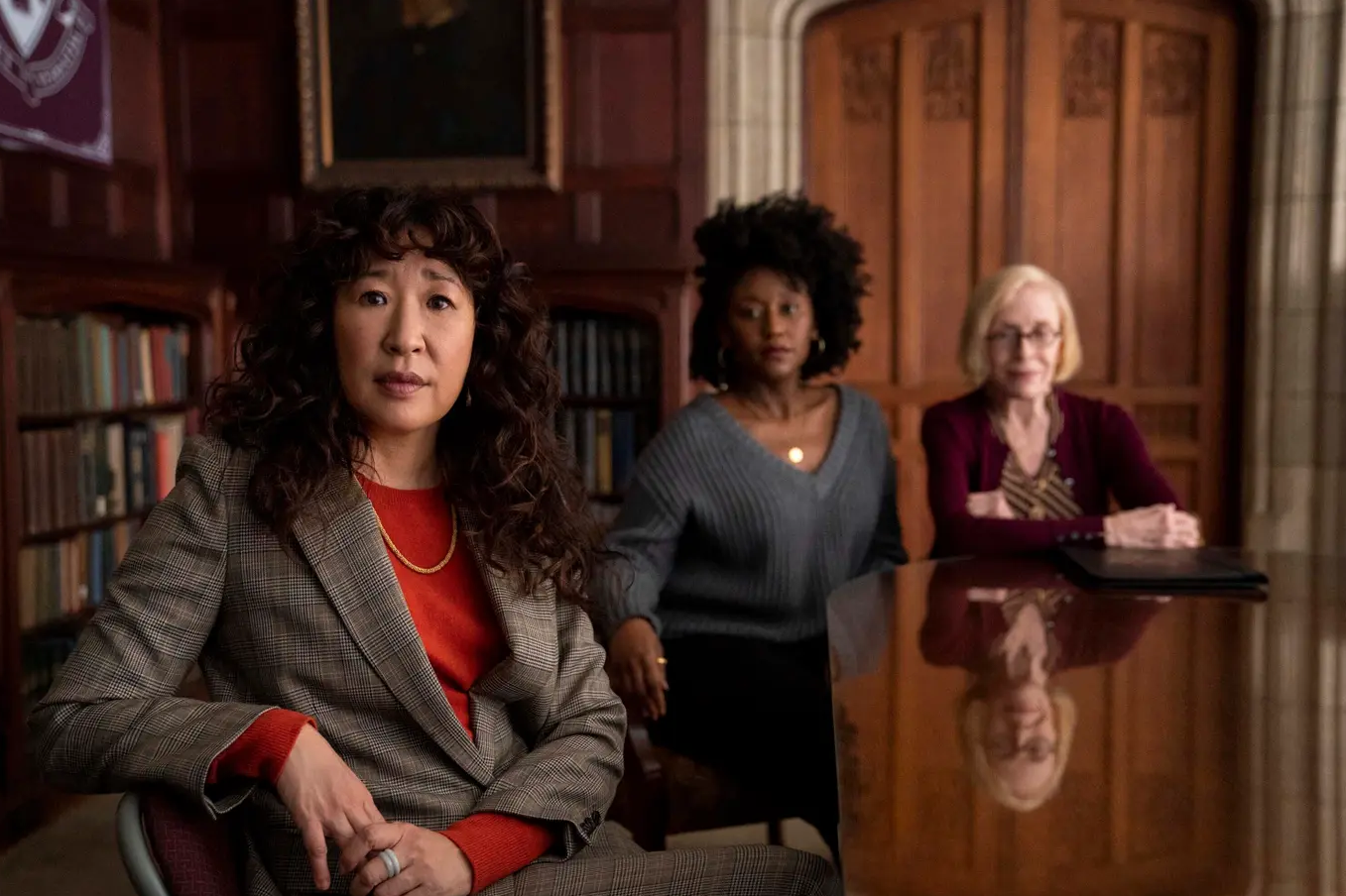 (من اليسار إلى اليمين) ساندرا أوه نانا ميناش وهولند تايلور في مسلسل "الرئيسة"