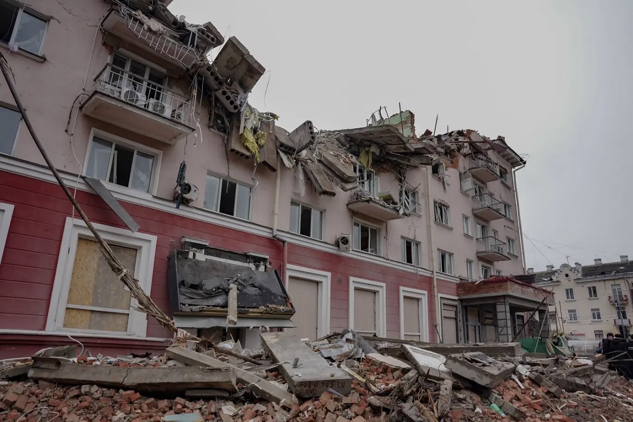 Shelling destroyed a hotel in central Chernihiv near the volunteer hub_ndpndnt---DSC05481.jpg