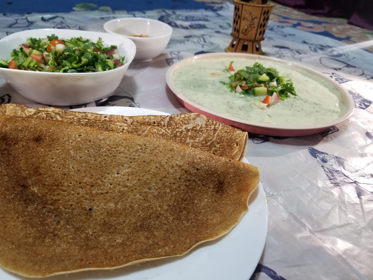 اللحوح نوع من أنواع الخبز يؤكل مع الشفوت (اندبندنت عربية)