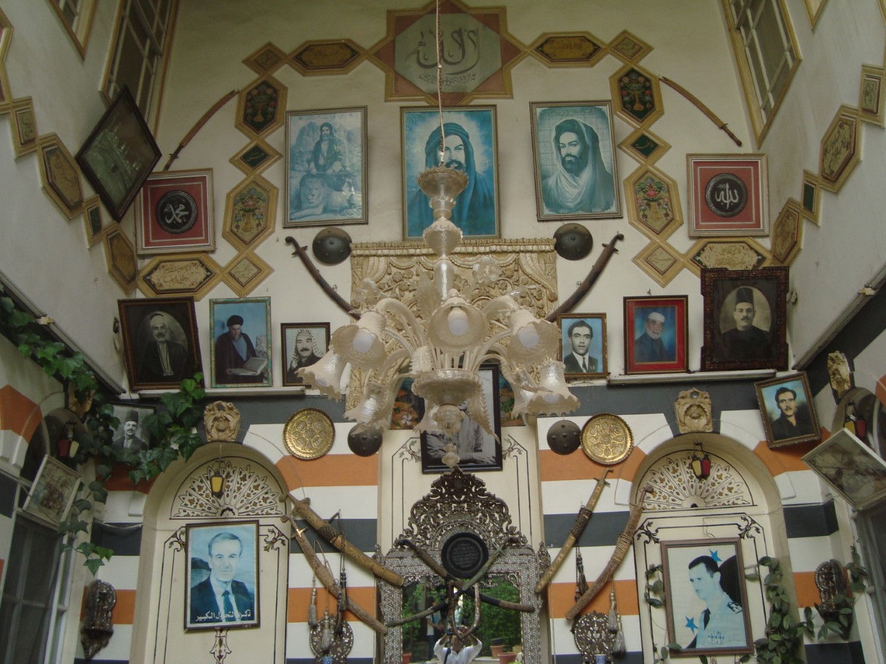 thumbnail_صدر الليوان في بيت نزار قباني.jpg