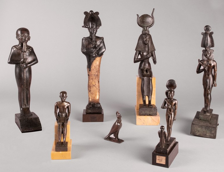 thumbnail_Statuettes de bronze de dieux et déesses de l'Égypte antique.jpg