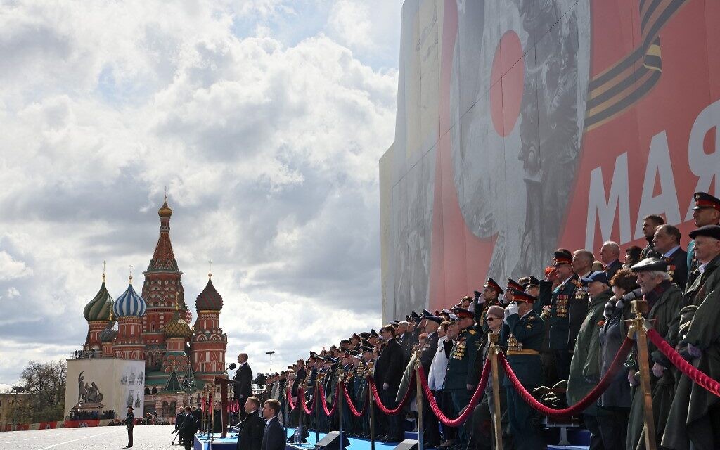 الرئيس الروسي بوتين أثناء إلقاء كلمة يوم النصر في موسكو (أ ب)