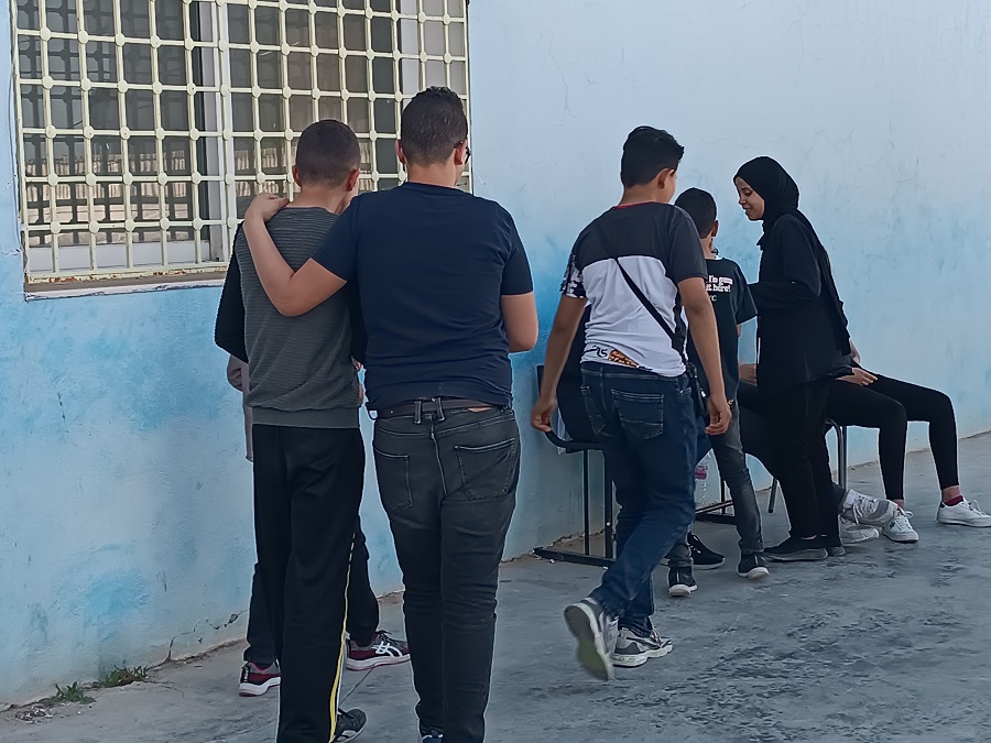 تلامذة معهد المكفوفين في بن عروس (اندبندنت عربية) 