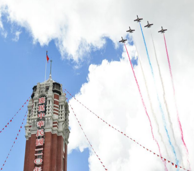 طائرات نفاثة تايوانية تحلق فوق تايبيه بتاريخ أكتوبر 2021 