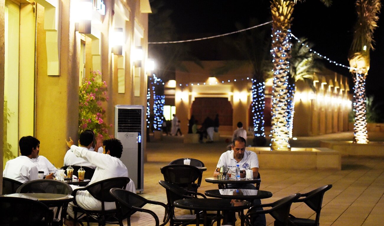 صرف السعوديين على المقاهي تجاوز المليار شهرياً (أ ف ب)