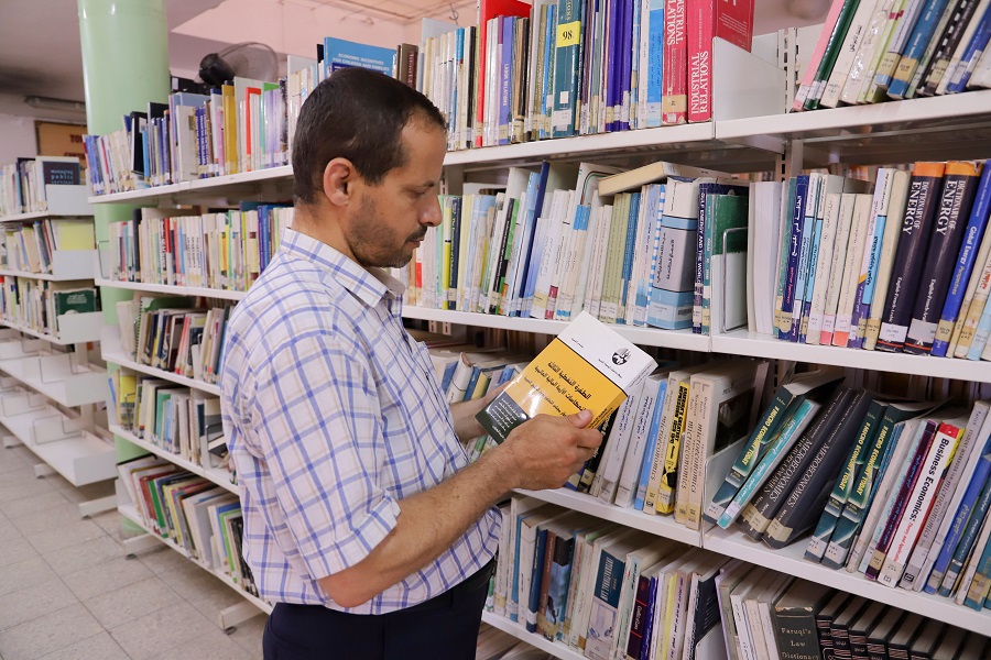 جيل الشباب في فلسطين صار أقل اهتماماً بالكتب الورقية (اندبندنت عربية - مريم أبو دقة) 