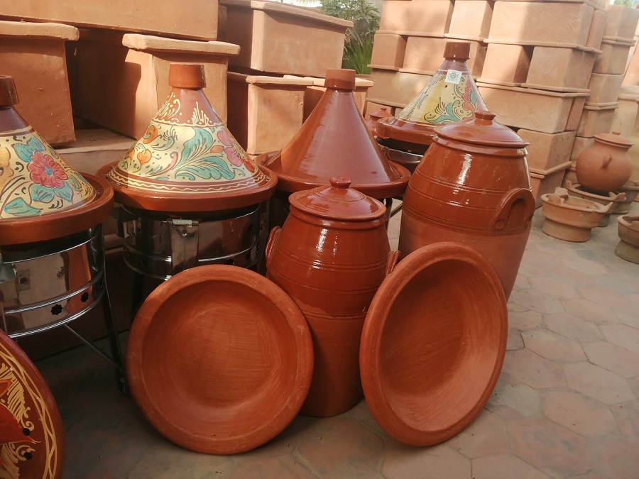 صورة للطاجين و القصرية قطبي صناعة الفخار بالمغرب.jpeg