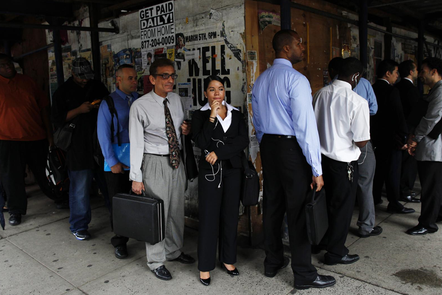 في انتظار دخول معرض للوظائف في نيويورك، أغسطس 2011