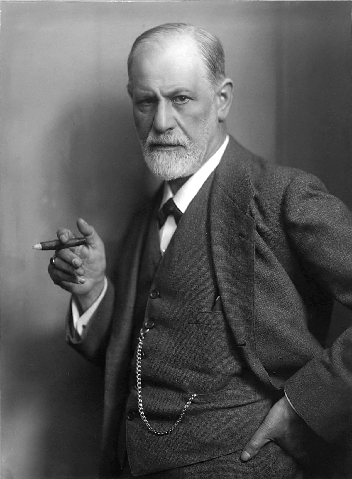 Sigmund_Freud,_by_Max_Halberstadt_(cropped).jpg