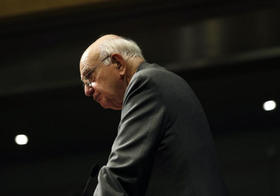 بول فولكر أثناء وجوده في البنك الدولي بواشنطن بتاريخ مايو 2014 